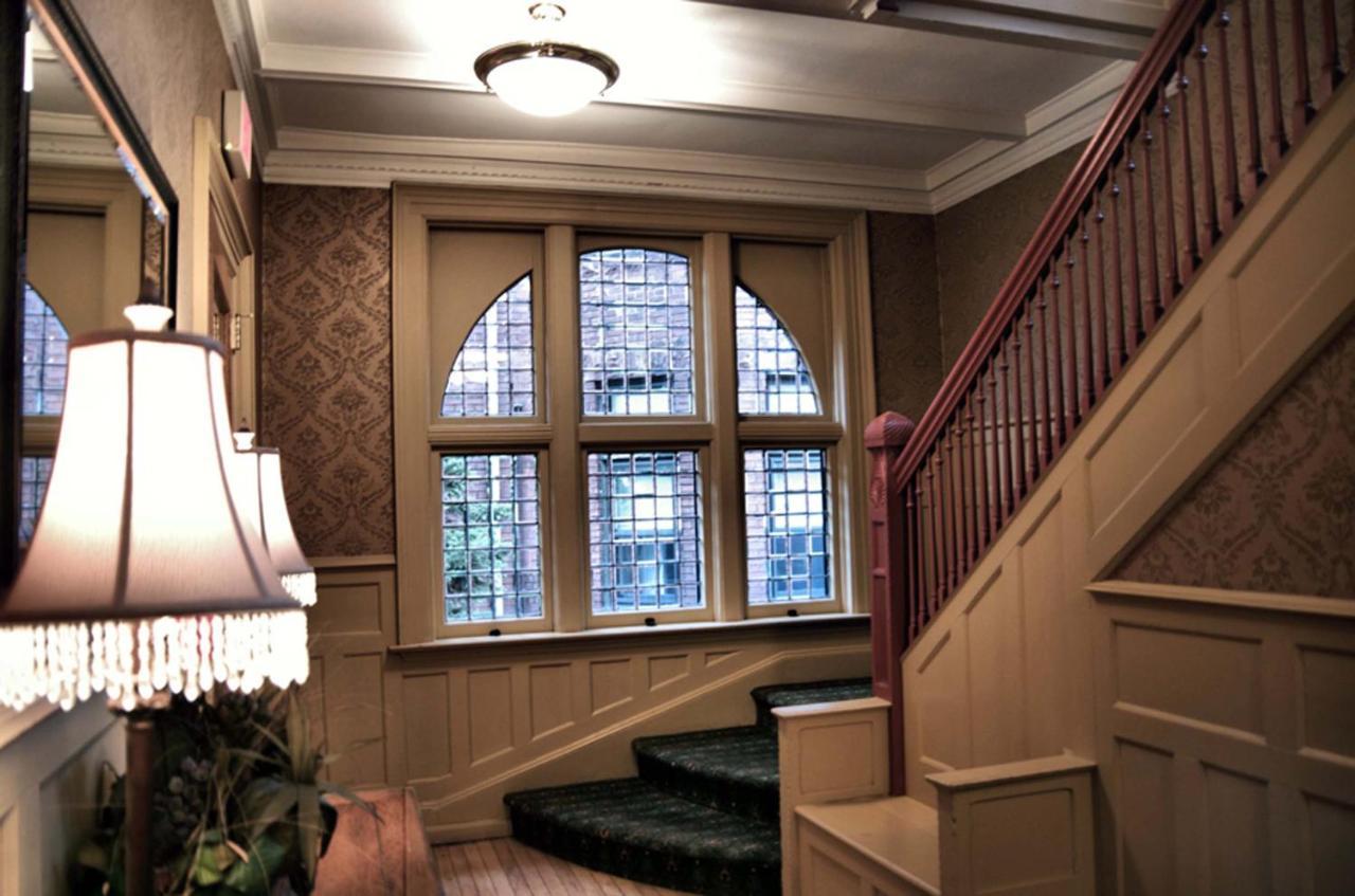 Inn The On Ferry Street 4*